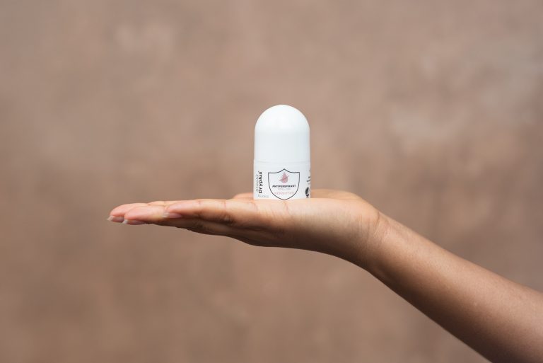 Shield Dryplus brand universe, everyday comfort in use.