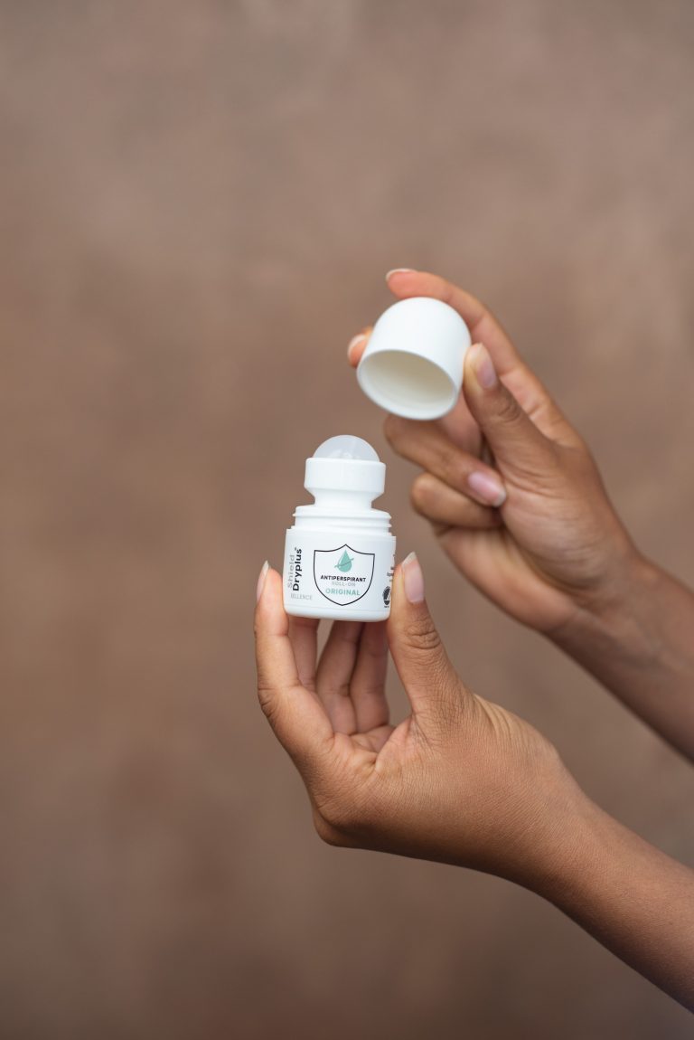 Shield Dryplus brand universe, everyday comfort in use.