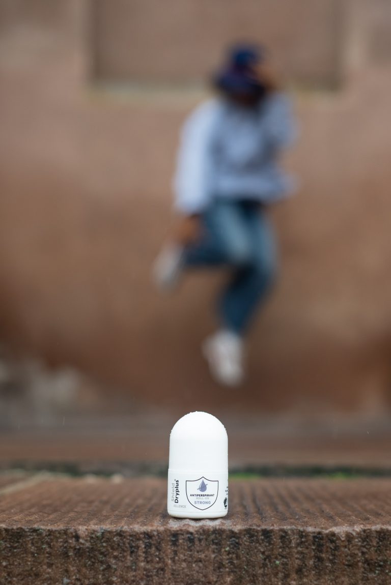 Shield Dryplus brand universe, everyday comfort in use.