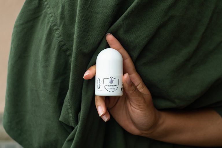 Shield Dryplus brand universe, everyday comfort in use.