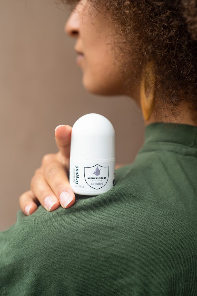 Shield Dryplus brand universe, everyday comfort in use.